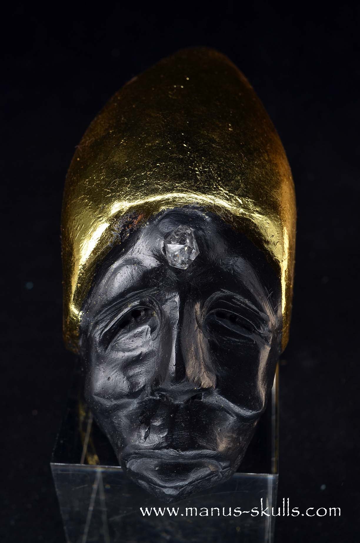 Skulls

Basalt

Gold leaf

Herkimer Diamond

Star Light Being