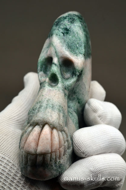 Norwegian Green FUCHSITE Manus SKULL ....