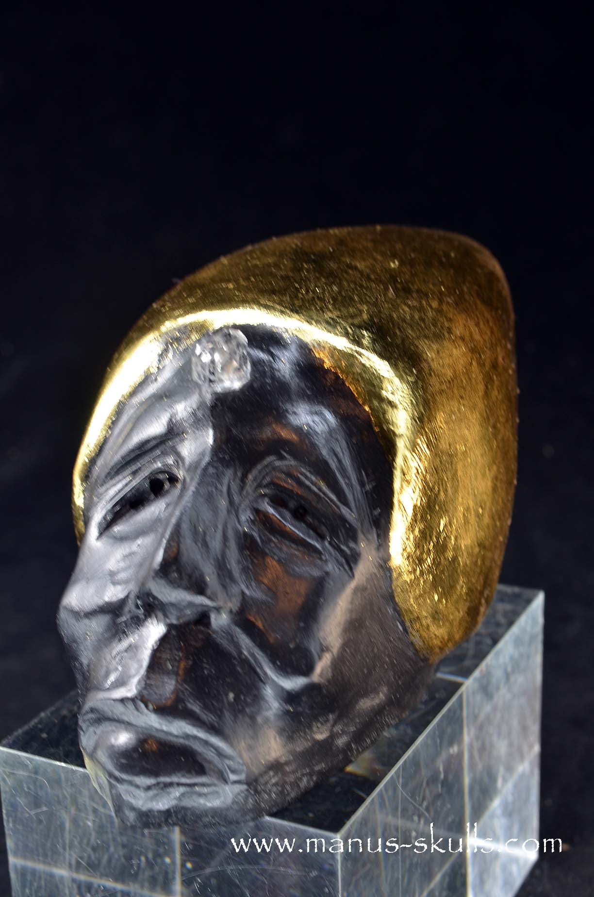 Skulls

Basalt

Gold leaf

Herkimer Diamond

Star Light Being