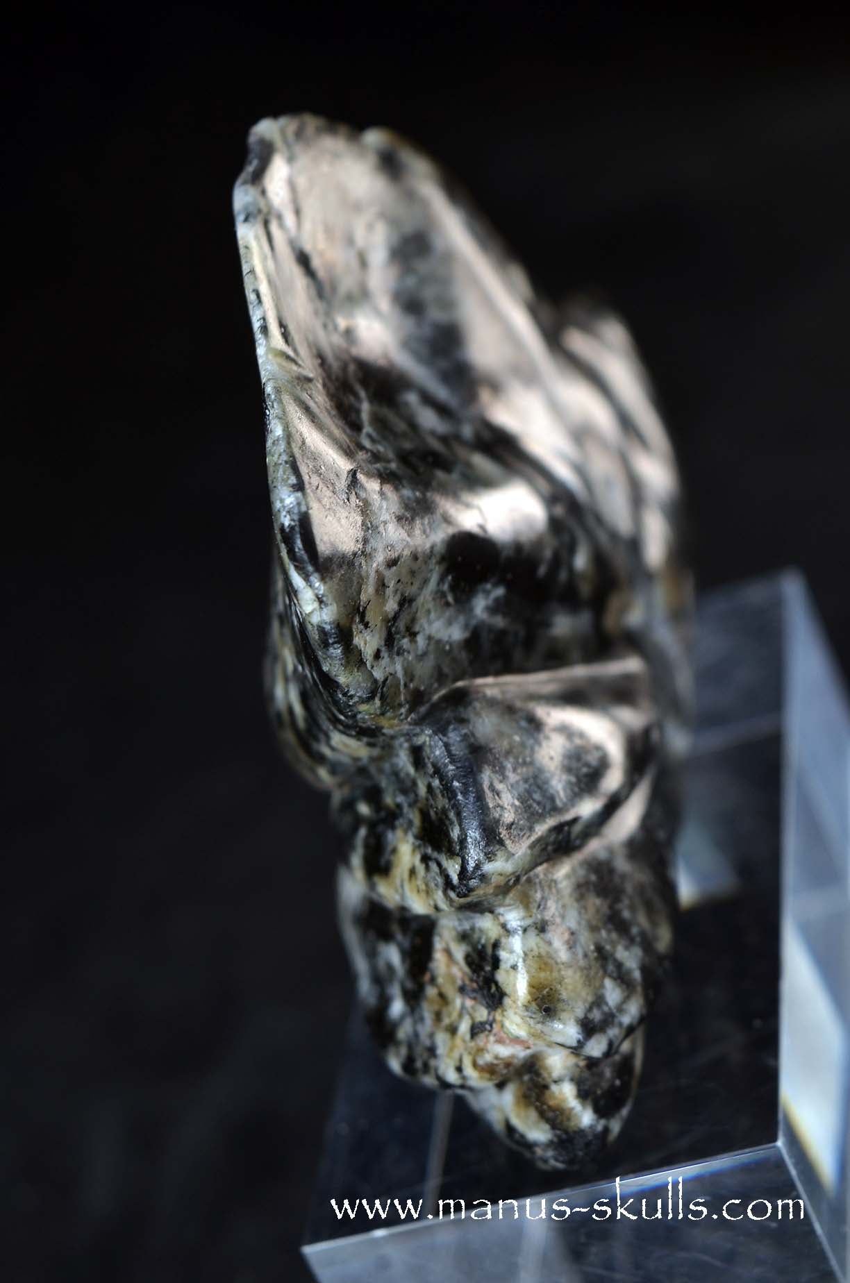 Manus skulls unique Crystal Carvings handmade skulls dragons pendants preseli bluestone tribals spiritual meaning wand Unicorn ..  Greenland Sodalite, Hackmanite