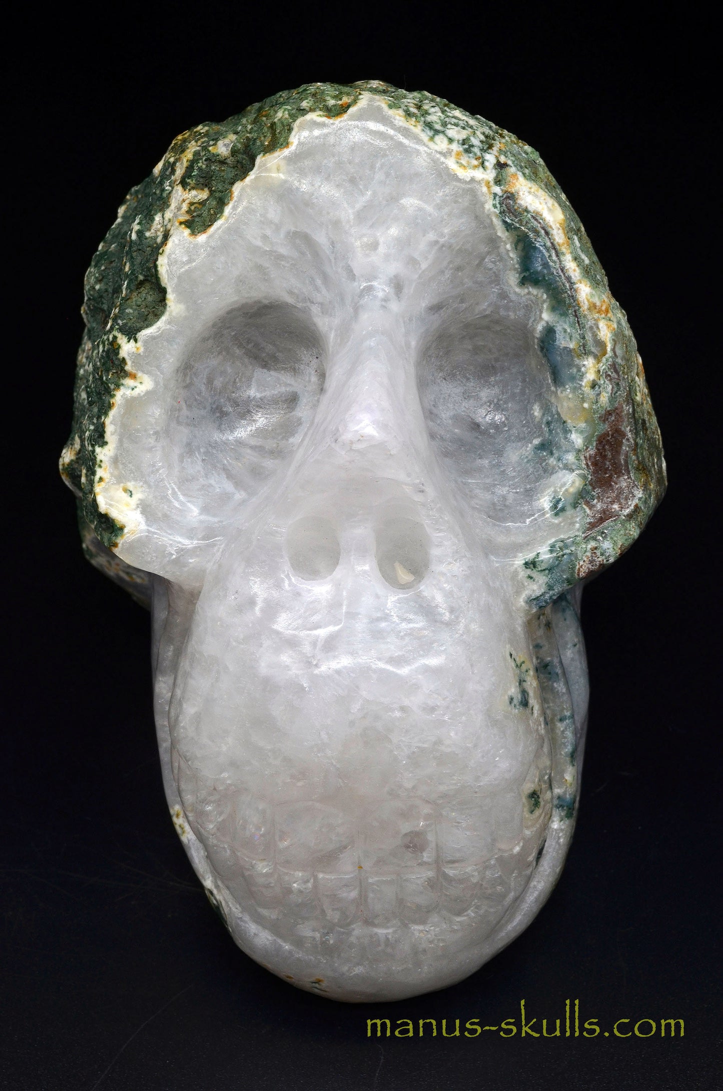 Moss Agate Geode Manus Skull