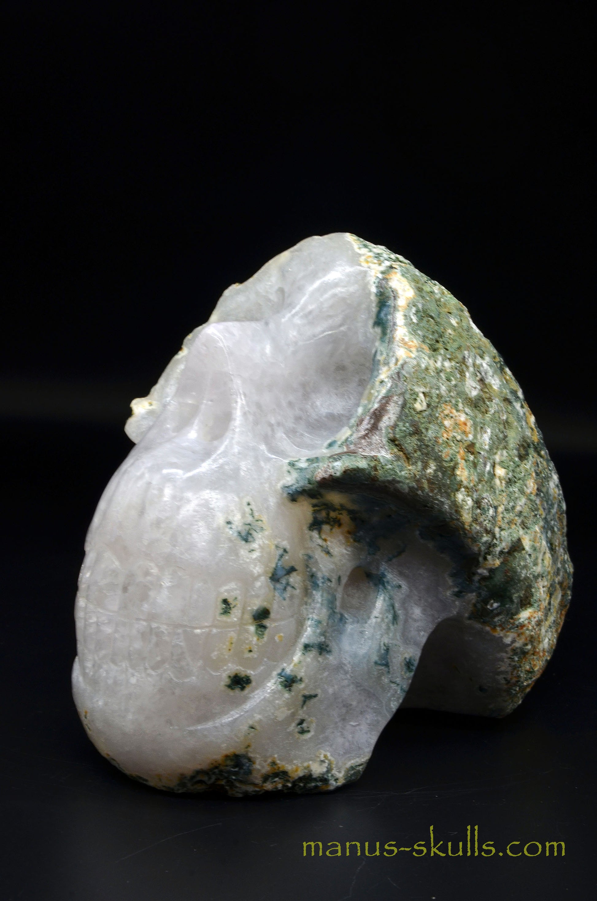 Moss Agate Geode Manus Skull