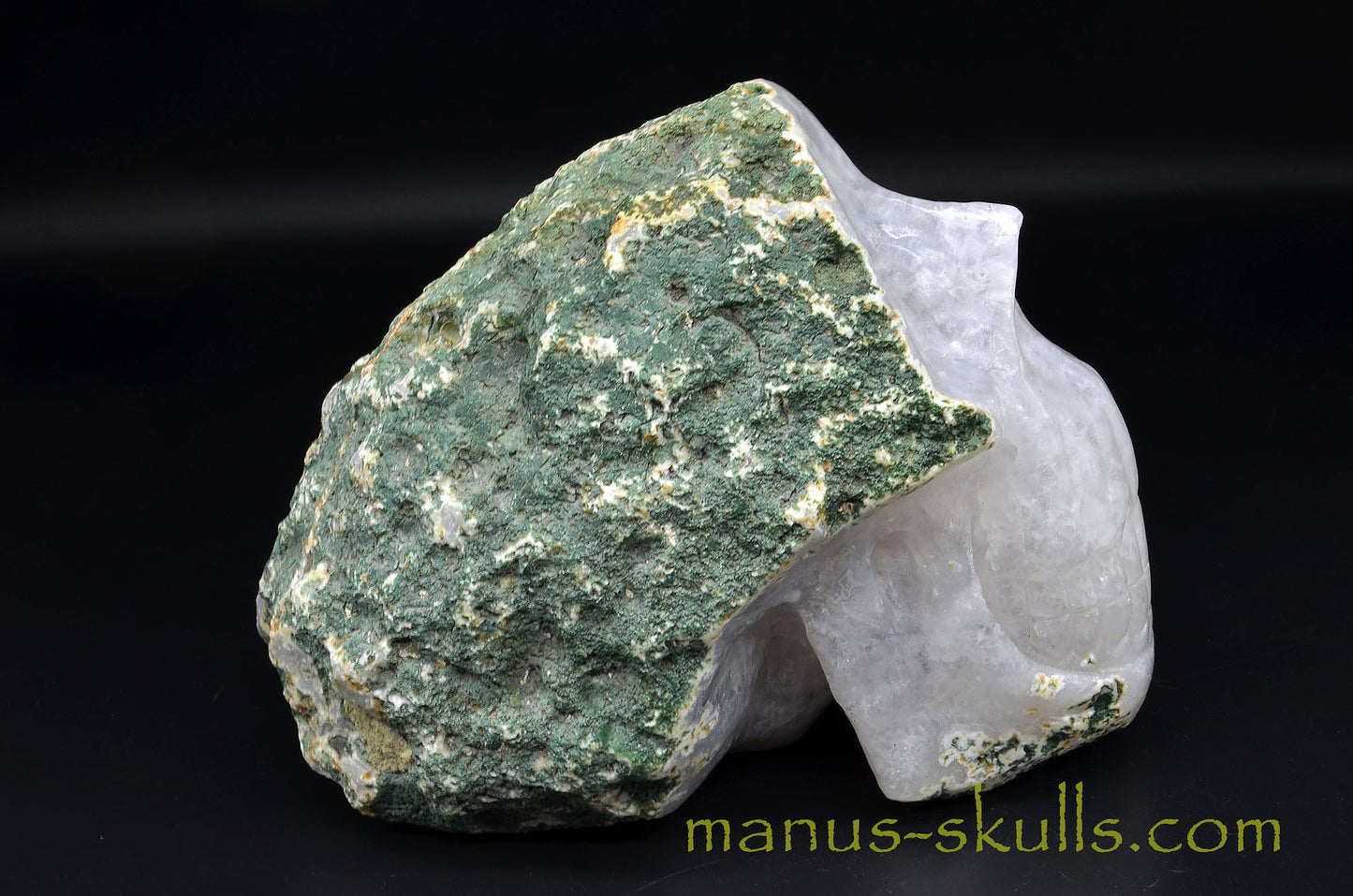 Moss Agate Geode Manus Skull