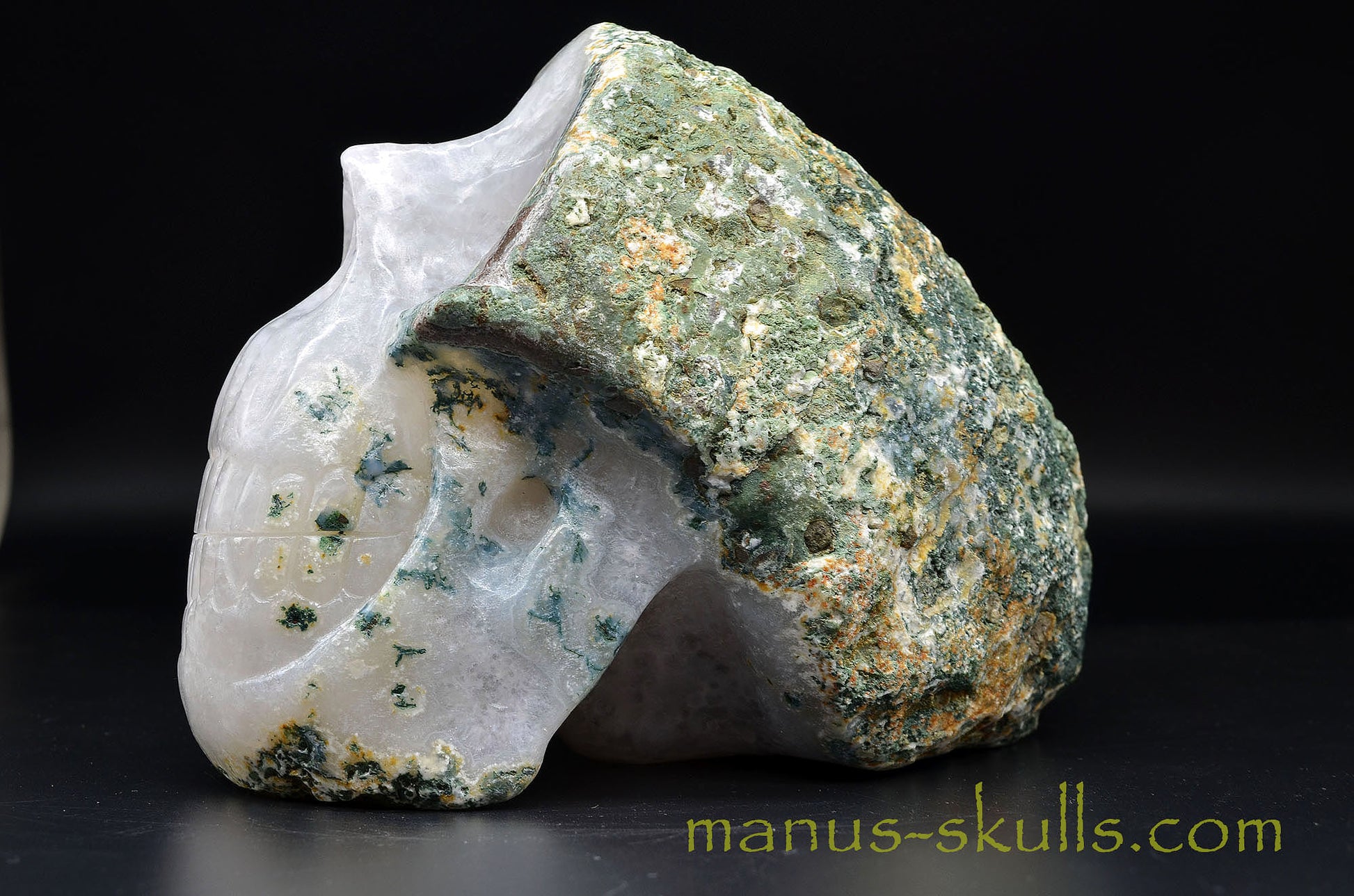 Moss Agate Geode Manus Skull