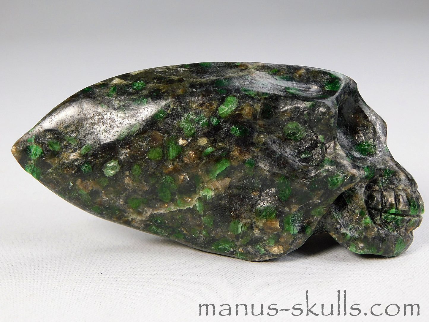 Eclogite with Peridote Traveller Skull