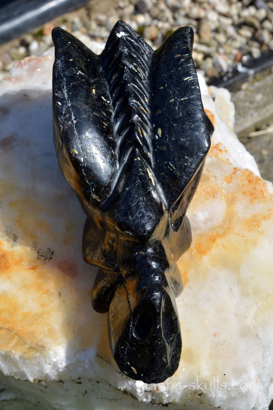 Nuummite Dragon