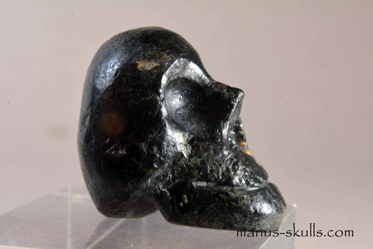 Nuummite Skull