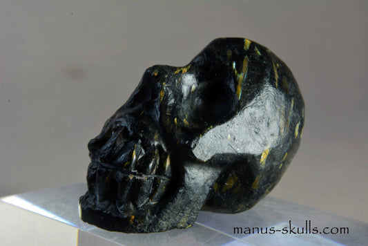 Nuummite Skull