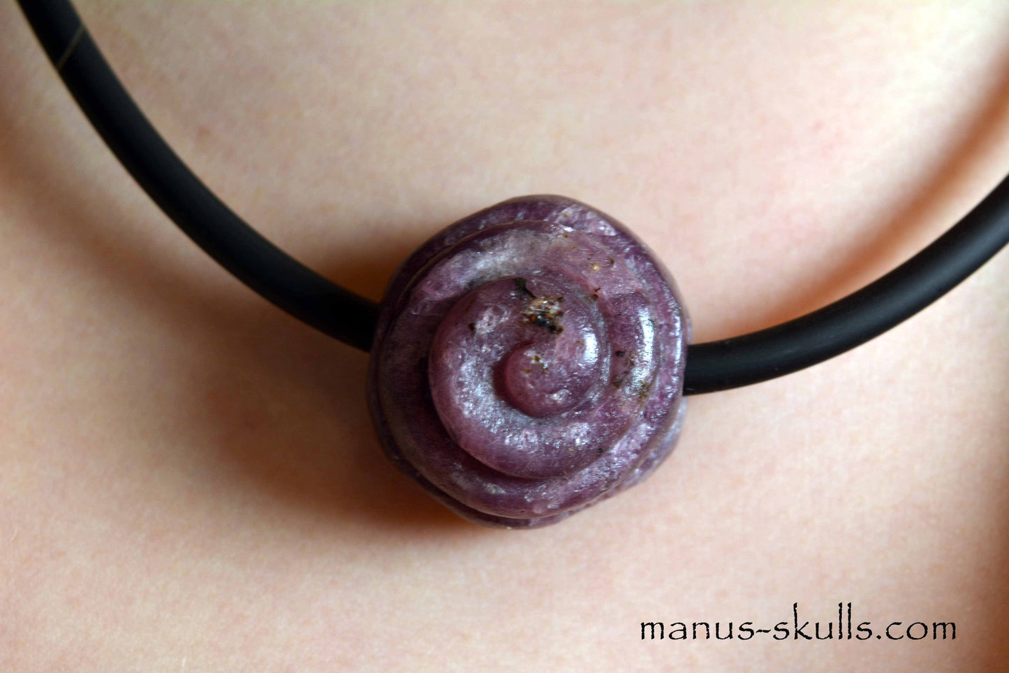 Ruby Korund Spiral pendant